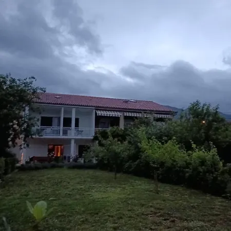 Apartman Lana *